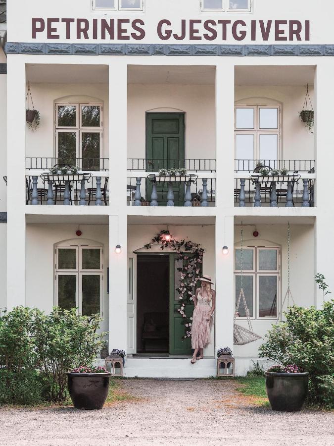 Hotel Petrines Norddal